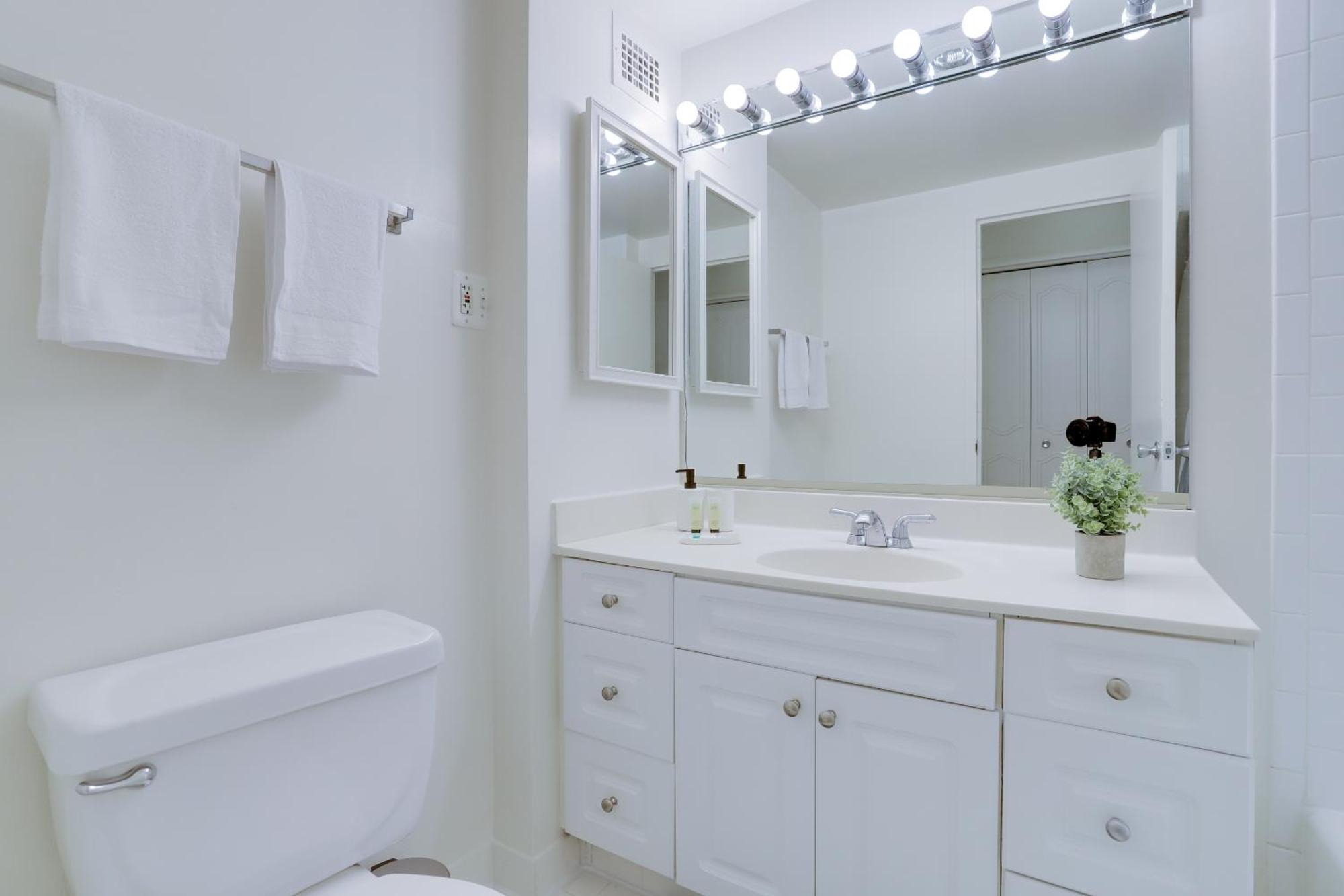 Spacious 2 Bedrooms Apt @Crystal City With Gym Arlington Luaran gambar