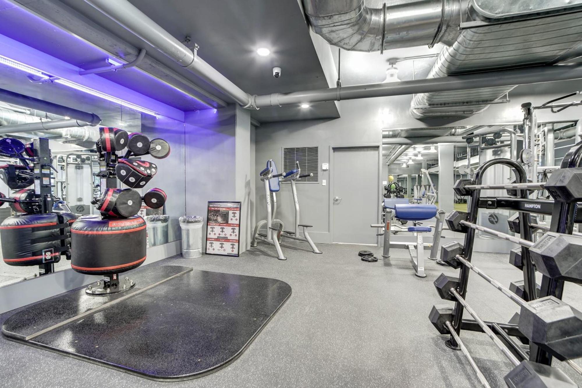 Spacious 2 Bedrooms Apt @Crystal City With Gym Arlington Luaran gambar